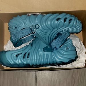 the crocs pollex clogs; crocsxsalehe bembury